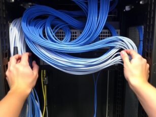 Как организовать кабельный менеджмент в серверной стойке: порядок, который экономит время и повышает надежность